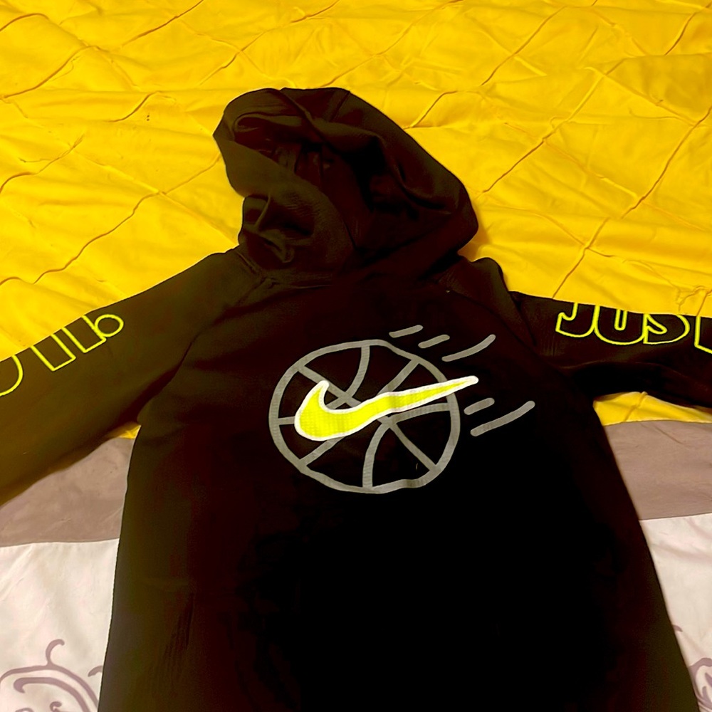 4T new without tags Nike long sleeve with hood